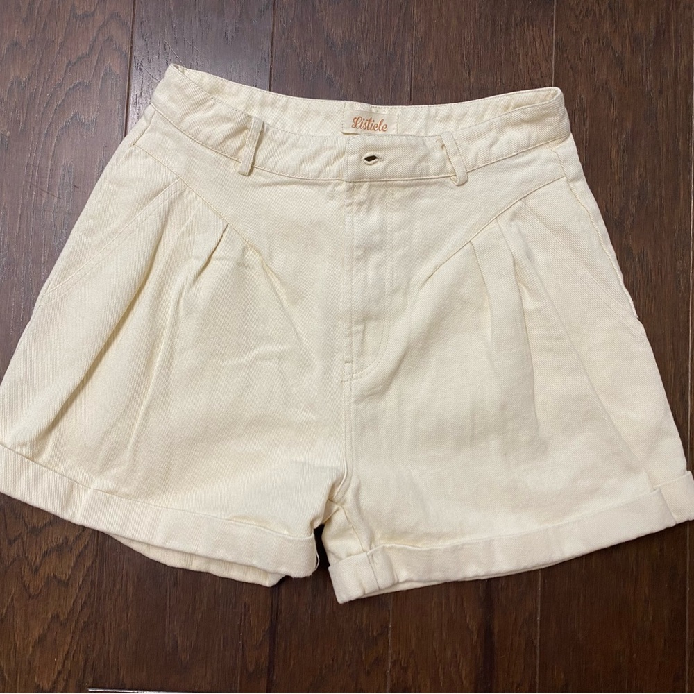 Listicle High Waist Cream Shorts Size Medium